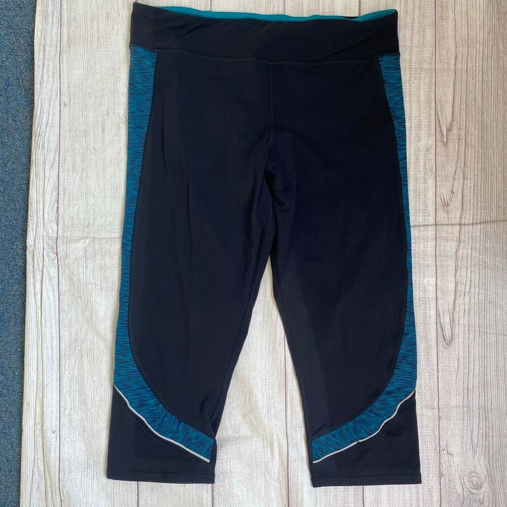 AEO women L/XL pull on activewear capri pants w/waist band mini pocket